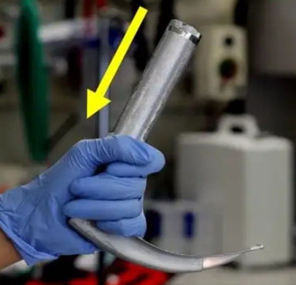 How To Hold Laryngoscope